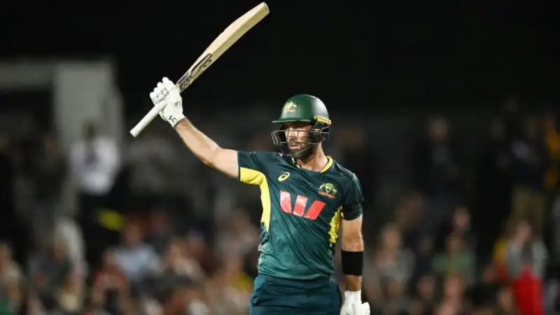 Glenn Maxwell hits winning boundary in Australia vs South Africa 3rd T20 2025 at Cairns, crowd cheers